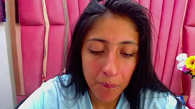 Snapshot of Cameron_cutte chatting on 01/04/25, 09:54 Cameron cutte online show from 01/04/25, 09:54