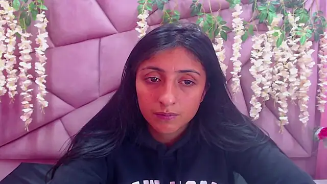 Snapshot of Cameron_cutte chatting on 03/22/25, 02:37 Cameron cutte online show from 03/22/25, 02:37