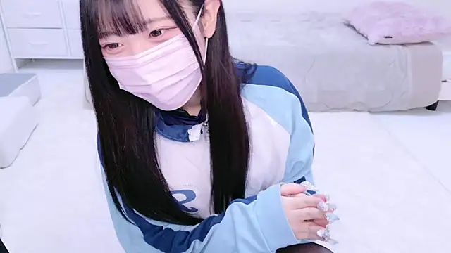 Snapshot of Suzu_ch_xx chatting on 01/03/25, 06:35 Suzu ch xx online show from 01/03/25, 06:35