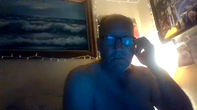Snapshot of hornyrich69 chatting on 03/10/25, 07:42 hornyrich69 online show from 03/10/25, 07:42