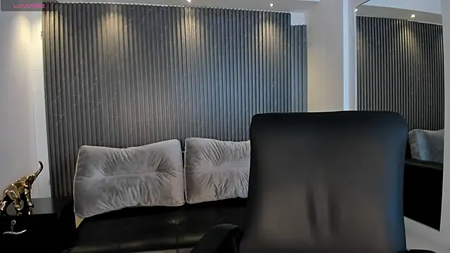 Emmaa Robertss online show from 10/24/25, 01:29