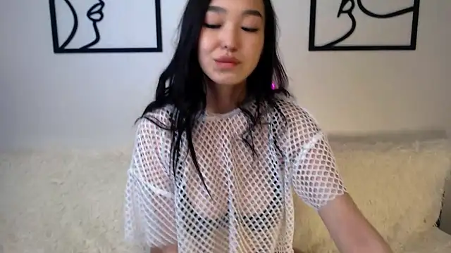 Hitomi Itoo online show from 01/23/25, 01:45