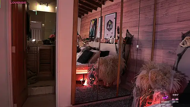 Snapshot of IzzyWild chatting on 10/31/25, 12:28 IzzyWild online show from 10/31/25, 12:28