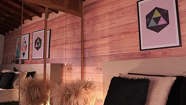 Snapshot of IzzyWild chatting on 11/21/25, 10:47 IzzyWild online show from 11/21/25, 10:47