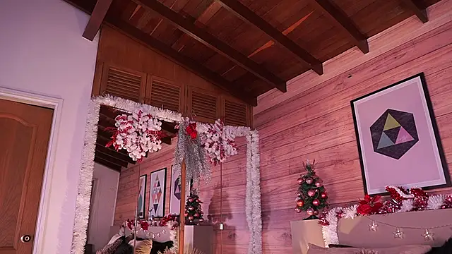 Snapshot of IzzyWild chatting on 12/17/25, 09:37 IzzyWild online show from 12/17/25, 09:37