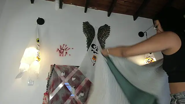 Snapshot of Bianca_zaens2 chatting on 10/30/25, 10:27 Bianca zaens2 online show from 10/30/25, 10:27