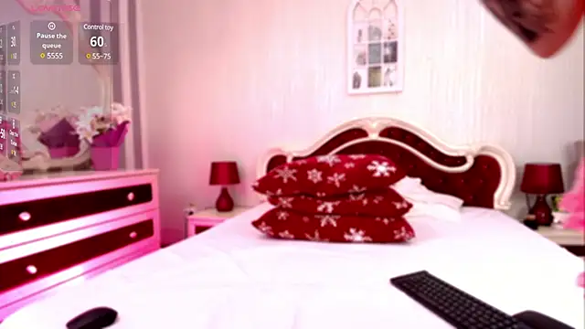 Snapshot of StacyLight chatting on 02/09/25, 11:15 StacyLight online show from 02/09/25, 11:15