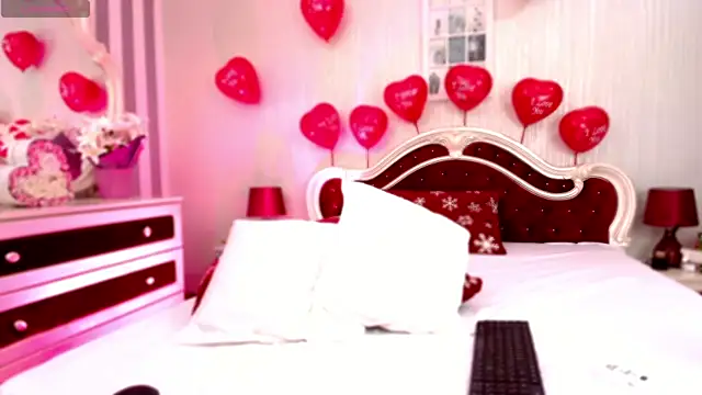 Snapshot of StacyLight chatting on 02/14/25, 09:32 StacyLight online show from 02/14/25, 09:32