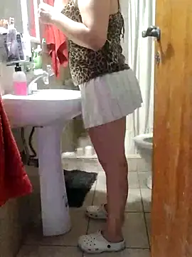 Snapshot of mybodyarg chatting on 11/10/25, 10:47 mybodyarg online show from 11/10/25, 10:47