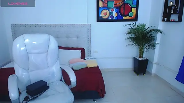 Snapshot of Chiqui_milk_ chatting on 01/11/25, 07:27 Chiqui milk  online show from 01/11/25, 07:27