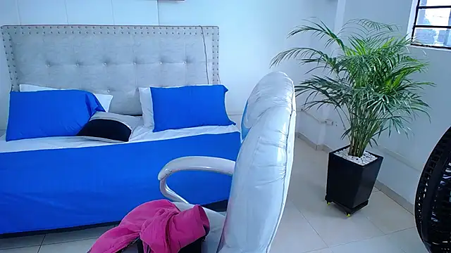 Snapshot of Chiqui_milk_ chatting on 02/23/25, 12:37 Chiqui milk  online show from 02/23/25, 12:37