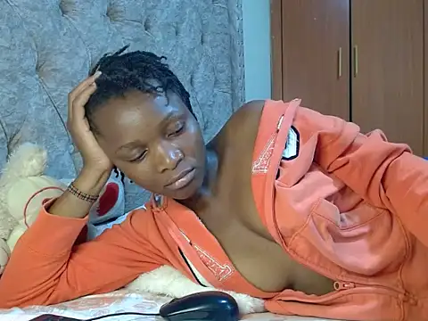 Snapshot of Naughty_Girl17 chatting on 02/25/25, 11:22 Naughty Girl17 online show from 02/25/25, 11:22