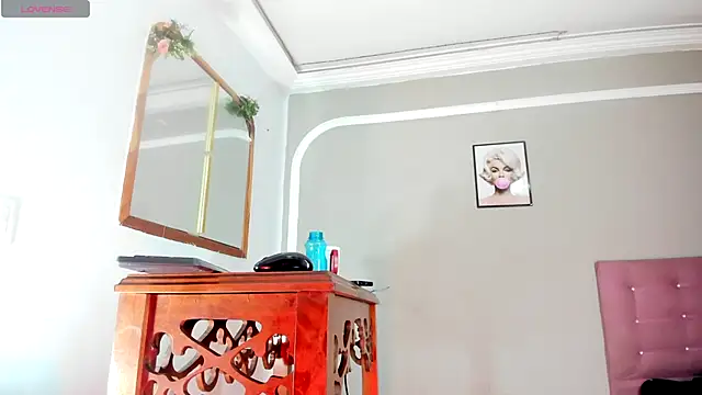 Snapshot of Jimena_Grey chatting on 10/26/25, 06:58 Jimena Grey online show from 10/26/25, 06:58