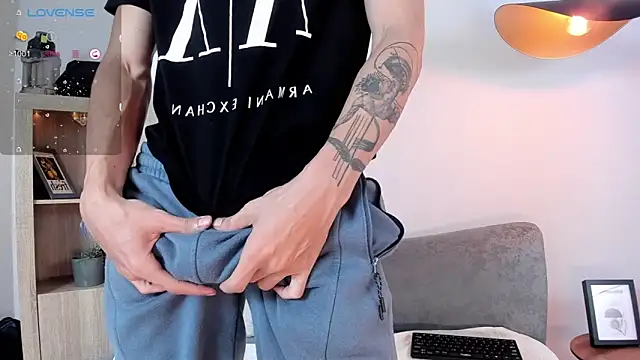 Snapshot of badboy_one_ chatting on 10/25/25, 10:04 badboy one online show from 10/25/25, 10:04