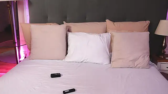 Snapshot of LinaReese chatting on 10/02/25, 06:42 LinaReese online show from 10/02/25, 06:42