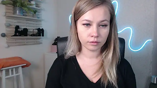holly xglam online show from 12/06/24, 01:40
