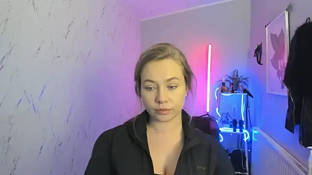 holly xglam online show from 11/04/25, 07:24