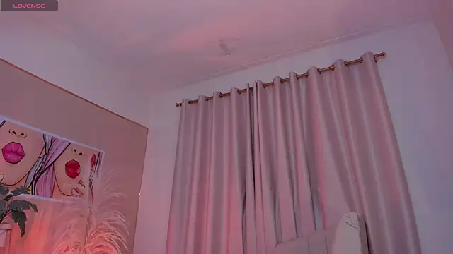 SkiinnyAna online show from 01/14/25, 01:47