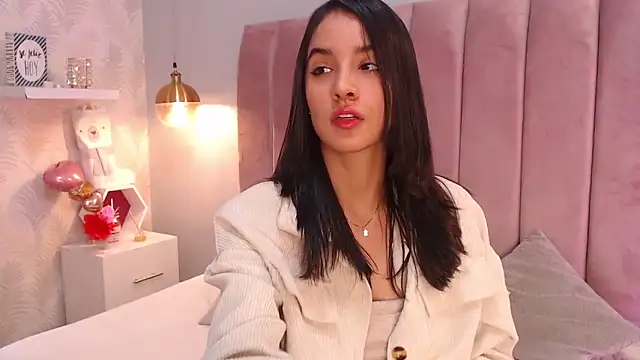Snapshot of LeenaBrown chatting on 02/05/26, 12:32 LeenaBrown online show from 02/05/26, 12:32