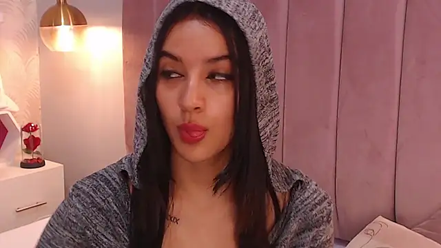 Snapshot of LeenaBrown chatting on 04/13/26, 12:43 LeenaBrown online show from 04/13/26, 12:43