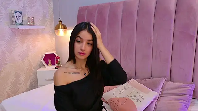 Snapshot of LeenaBrown chatting on 05/21/26, 12:34 LeenaBrown online show from 05/21/26, 12:34