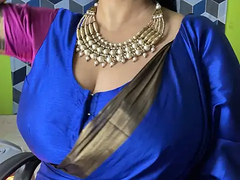Snapshot of Aishwarya_101_ chatting on 01/29/25, 12:22 Aishwarya 101 online show from 01/29/25, 12:22