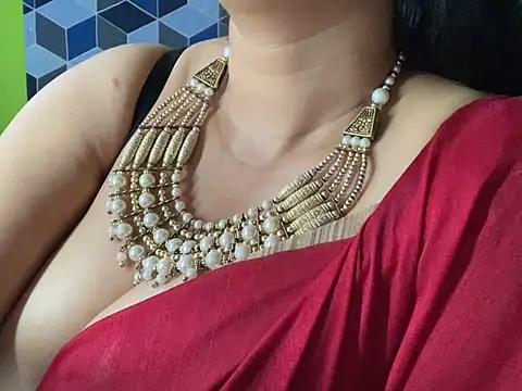 Snapshot of Aishwarya_101_ chatting on 02/01/25, 10:34 Aishwarya 101 online show from 02/01/25, 10:34
