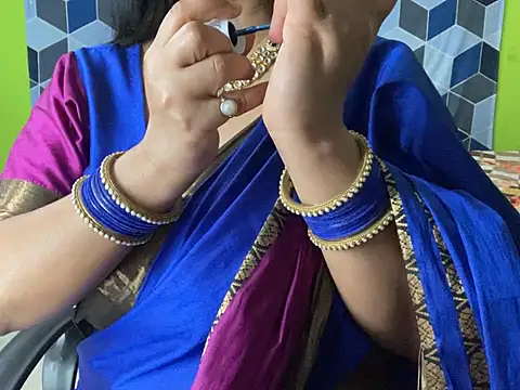 Snapshot of Aishwarya_101_ chatting on 02/19/25, 11:38 Aishwarya 101 online show from 02/19/25, 11:38