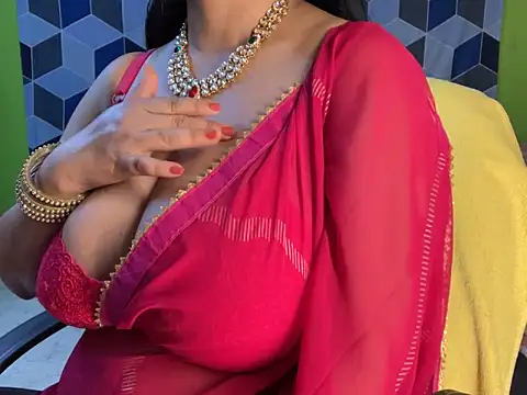 Snapshot of Aishwarya_101_ chatting on 03/18/25, 12:49 Aishwarya 101 online show from 03/18/25, 12:49