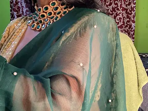 Snapshot of Aishwarya_101_ chatting on 09/19/25, 12:17 Aishwarya 101 online show from 09/19/25, 12:17