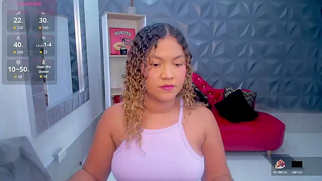 Snapshot of Cristal_War chatting on 11/12/25, 10:20 Cristal War online show from 11/12/25, 10:20