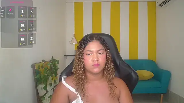 Snapshot of Cristal_War chatting on 11/18/25, 11:15 Cristal War online show from 11/18/25, 11:15