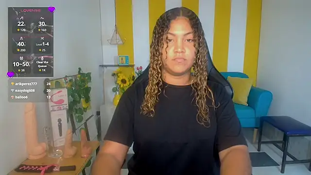 Snapshot of Cristal_War chatting on 11/28/25, 09:50 Cristal War online show from 11/28/25, 09:50