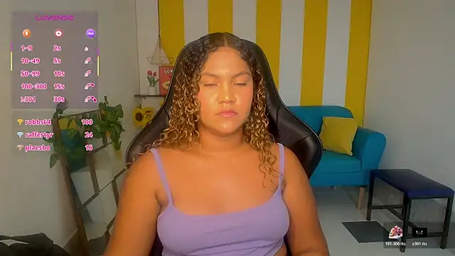 Snapshot of Cristal_War chatting on 12/01/25, 10:59 Cristal War online show from 12/01/25, 10:59