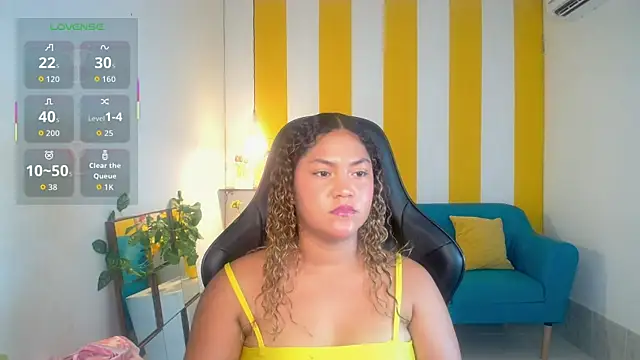 Snapshot of Cristal_War chatting on 12/03/25, 11:14 Cristal War online show from 12/03/25, 11:14