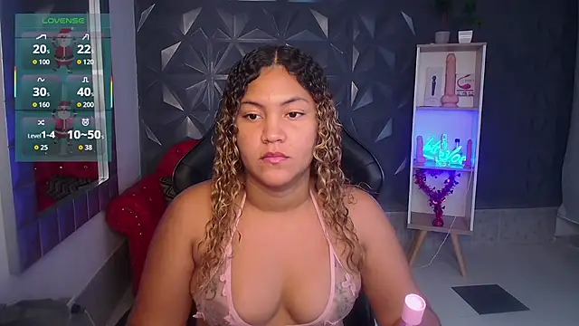 Snapshot of Cristal_War chatting on 12/15/25, 08:57 Cristal War online show from 12/15/25, 08:57