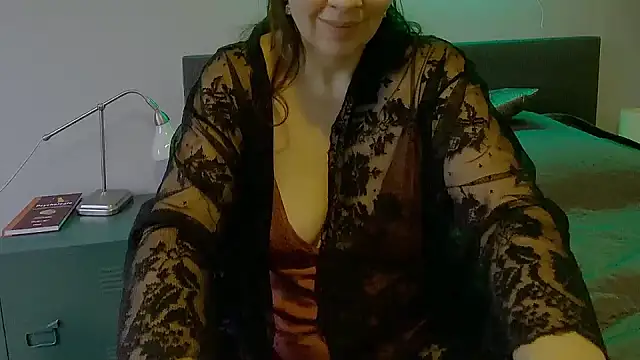 Ella Next Door online show from 01/05/25, 01:47