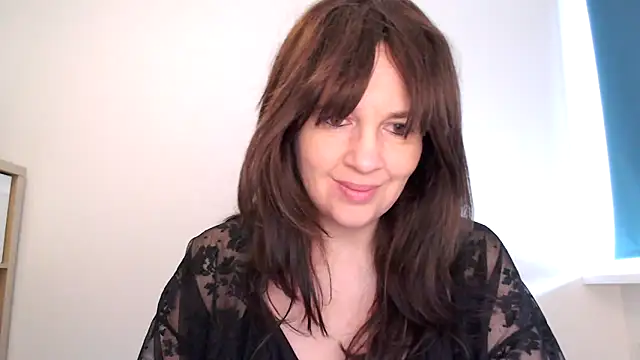 Snapshot of Ella_Next_Door chatting on 02/01/26, 08:24 Ella Next Door online show from 02/01/26, 08:24