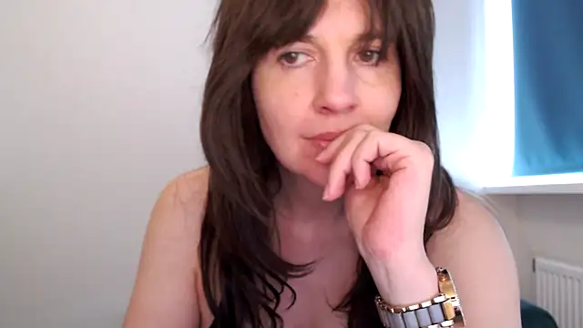 Snapshot of Ella_Next_Door chatting on 02/09/26, 11:14 Ella Next Door online show from 02/09/26, 11:14