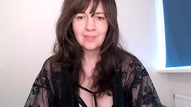 Snapshot of Ella_Next_Door chatting on 02/11/26, 08:08 Ella Next Door online show from 02/11/26, 08:08