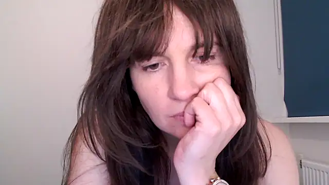 Snapshot of Ella_Next_Door chatting on 02/11/26, 09:31 Ella Next Door online show from 02/11/26, 09:31