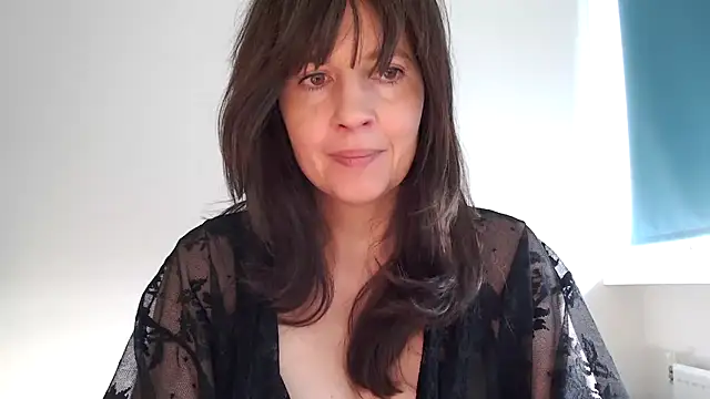 Snapshot of Ella_Next_Door chatting on 02/15/26, 09:41 Ella Next Door online show from 02/15/26, 09:41