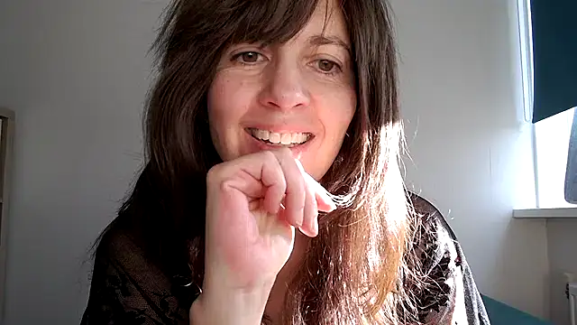 Snapshot of Ella_Next_Door chatting on 03/02/26, 08:54 Ella Next Door online show from 03/02/26, 08:54