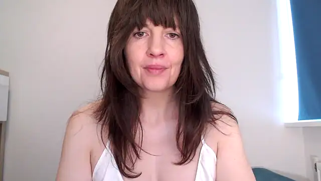 Snapshot of Ella_Next_Door chatting on 03/13/26, 09:05 Ella Next Door online show from 03/13/26, 09:05