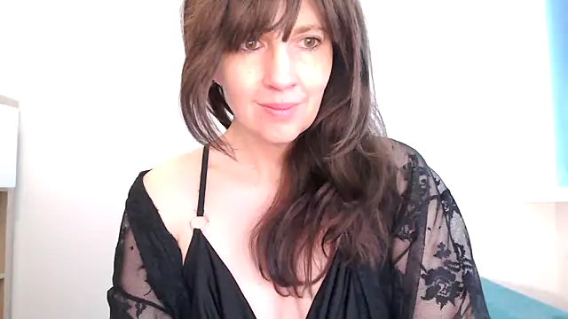 Snapshot of Ella_Next_Door chatting on 03/16/26, 08:51 Ella Next Door online show from 03/16/26, 08:51
