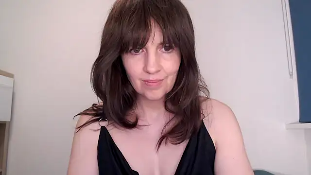 Snapshot of Ella_Next_Door chatting on 03/18/26, 10:13 Ella Next Door online show from 03/18/26, 10:13