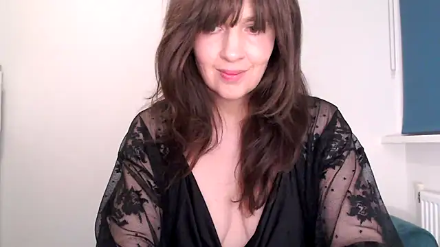 Snapshot of Ella_Next_Door chatting on 03/22/26, 09:18 Ella Next Door online show from 03/22/26, 09:18