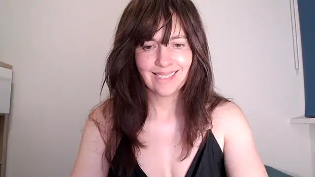 Snapshot of Ella_Next_Door chatting on 03/23/26, 09:41 Ella Next Door online show from 03/23/26, 09:41