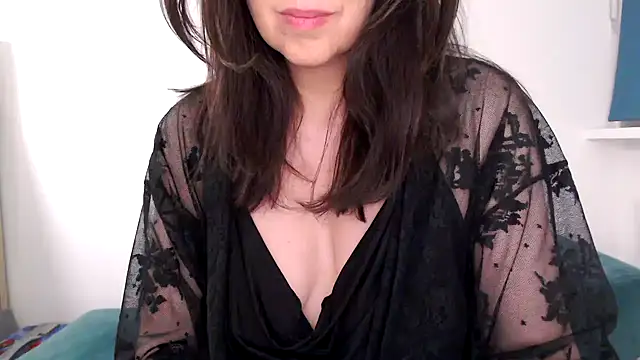 Snapshot of Ella_Next_Door chatting on 04/16/26, 09:15 Ella Next Door online show from 04/16/26, 09:15