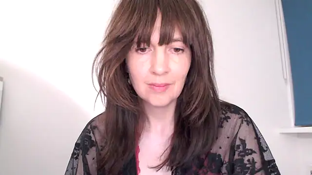 Snapshot of Ella_Next_Door chatting on 04/18/26, 09:48 Ella Next Door online show from 04/18/26, 09:48